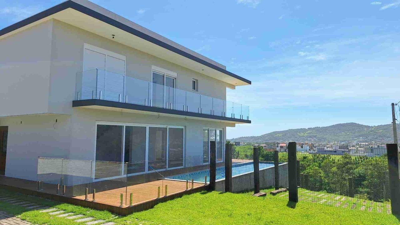 Casa à Venda em Garopaba com vista para o mar – Alto Padrão e Exclusividade!
